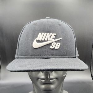 Nike SB Icon Pro Snapback Hat Black White Skateboarding Adjustable